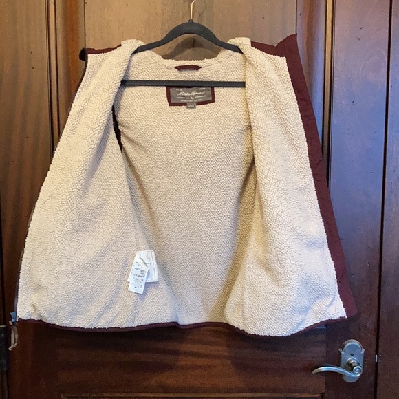 Eddie Bauer Vest quilted sherpa lined with hood - Picture 8 of 16